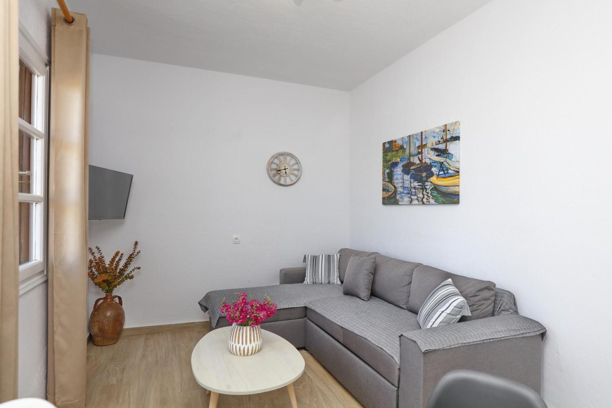 Tsoukalaria Apartment *